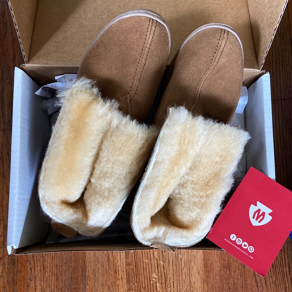 Brand new Minnetonka sheepskin slippers